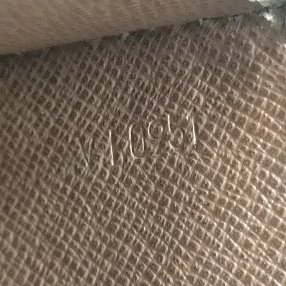 Louis Vuitton clutch - Picture 8 of 10